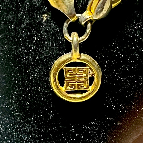 Vintage Gold GIVENCHY Pendant on thick gold rope chain. - Picture 2 of 9